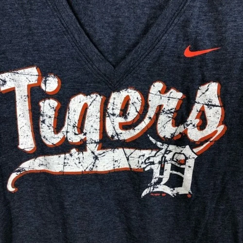 NIKE Slim Fit Detriot Tigers Short Sleeve V Neck Shirt Size Small - Picture 2 of 9